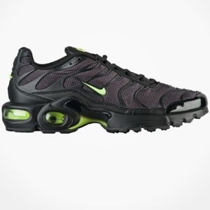 Nike air max plus wolf grey volt glow black